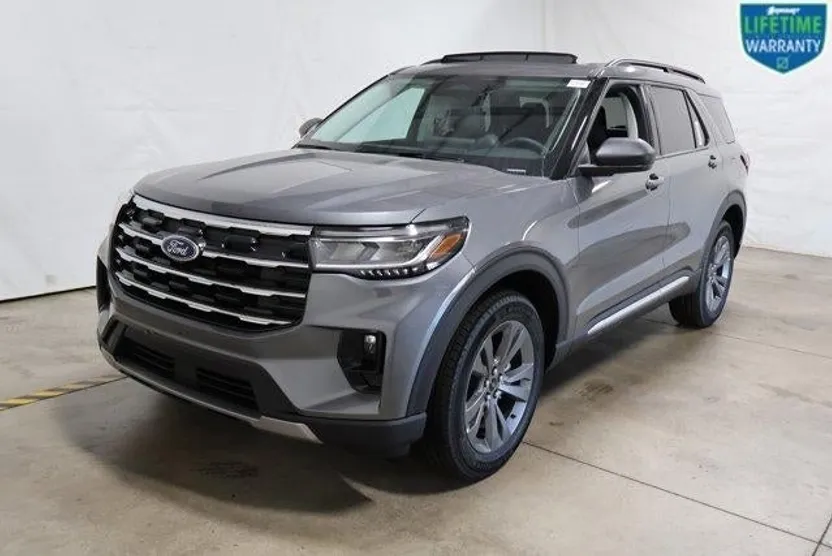 2025 Ford Explorer photo 1