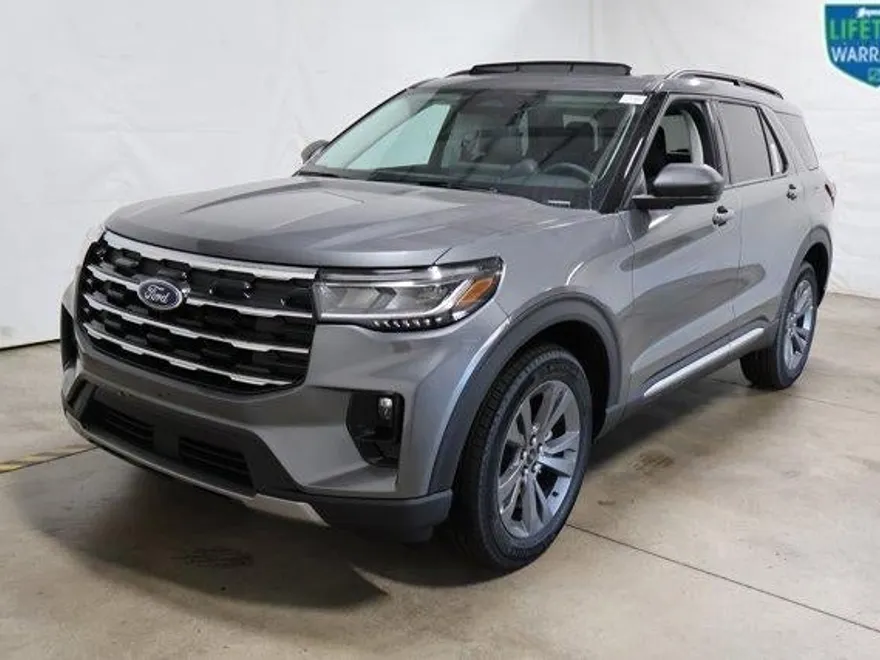 2025 Ford Explorer photo 1