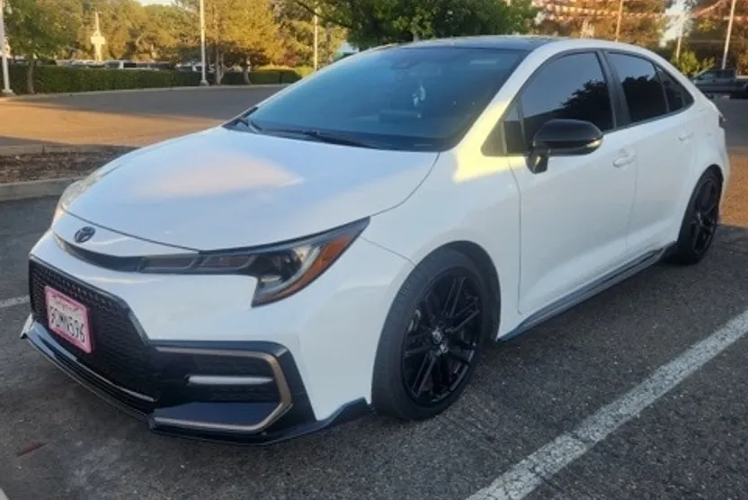 2022 Toyota Corolla SE photo 1
