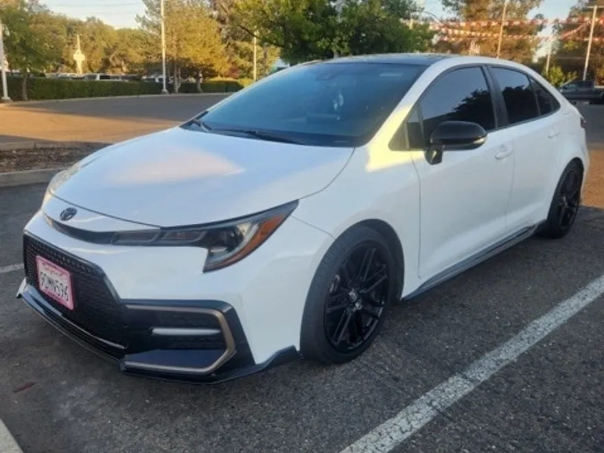 2022 Toyota Corolla SE photo 1
