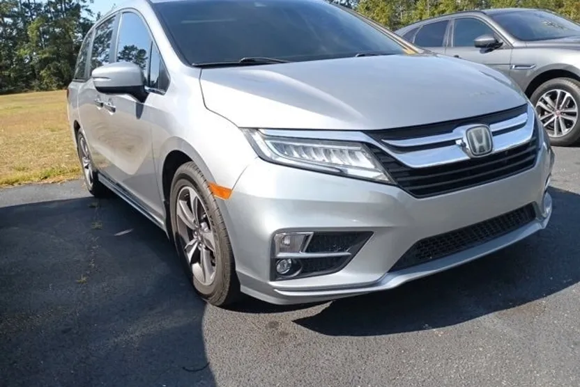 2020 Honda Odyssey Touring photo 1