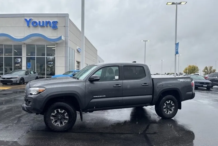 2021 Toyota Tacoma TRD Off-Road photo 1