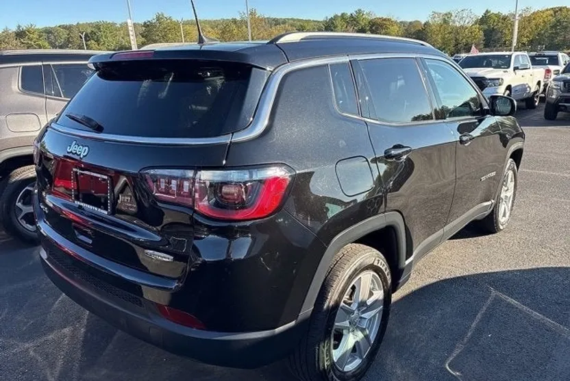 2022 Jeep Compass Latitude photo 1
