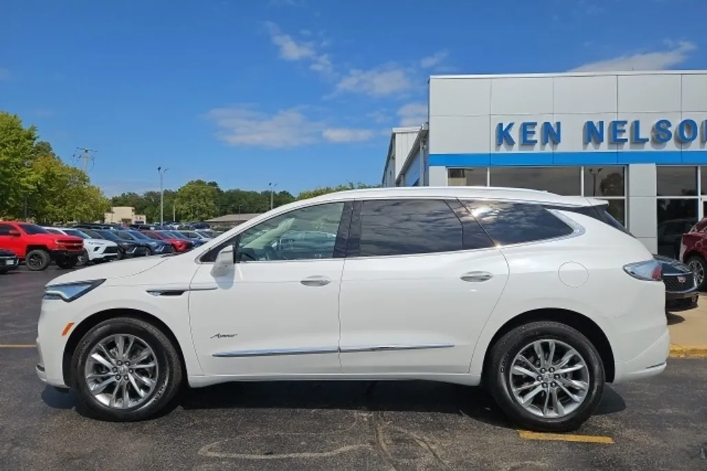 2024 Buick Enclave Avenir photo 1