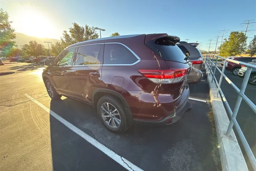 2017 Toyota Highlander XLE photo 1