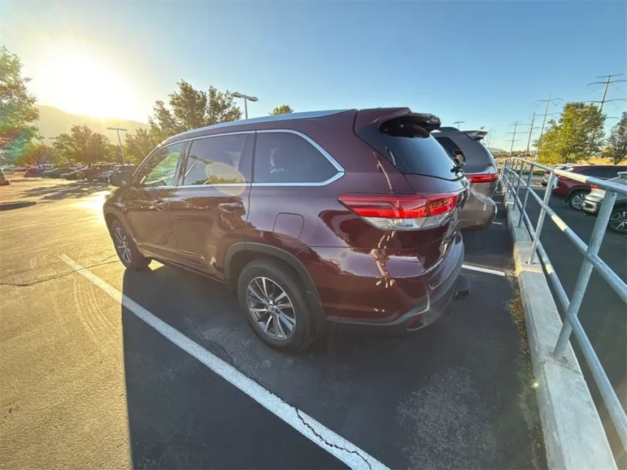 2017 Toyota Highlander XLE photo 1