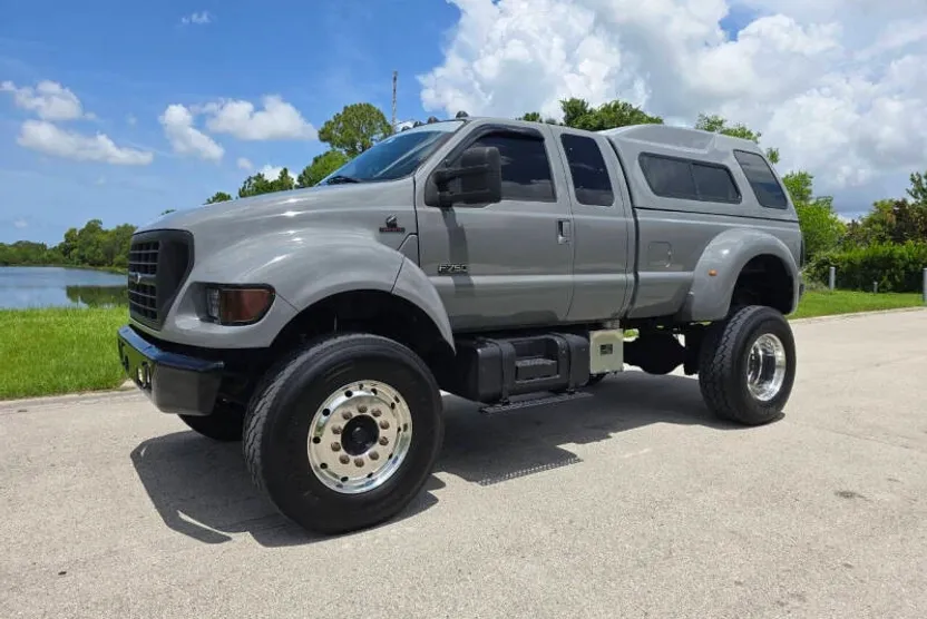 2000 Ford F-750 SuperCab photo 1