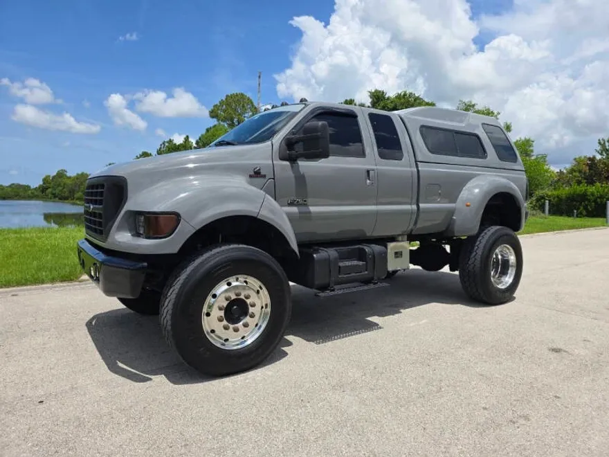 2000 Ford F-750 SuperCab photo 1