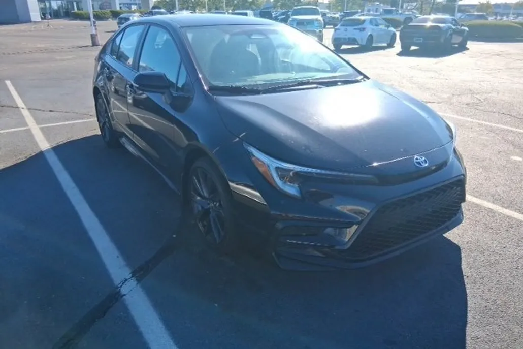 2023 Toyota Corolla SE photo 1