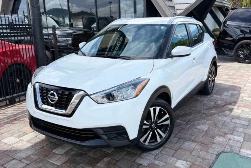2019 Nissan Kicks SV photo 1