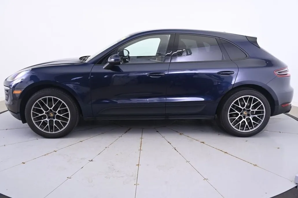 2018 Porsche Macan Base photo 1
