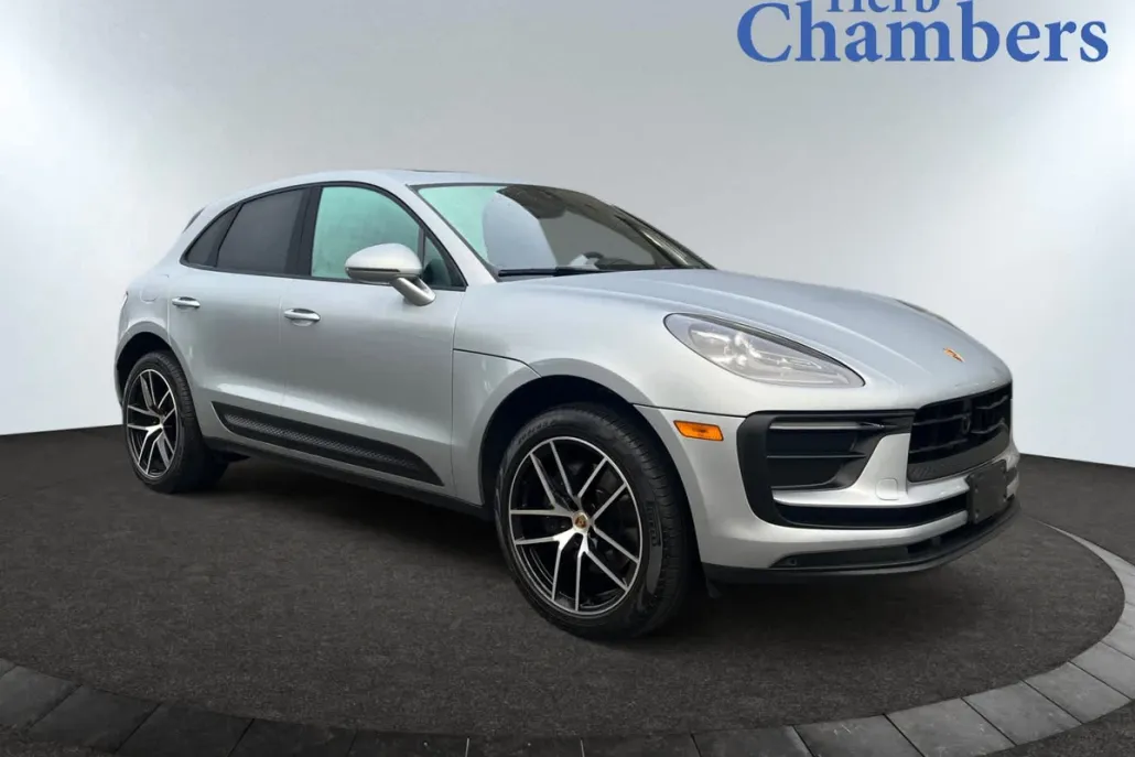 2024 Porsche Macan T photo 1