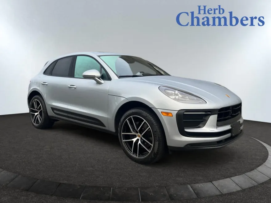 2024 Porsche Macan T photo 1