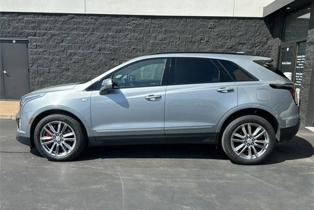 2025 Cadillac XT5 Sport photo 1