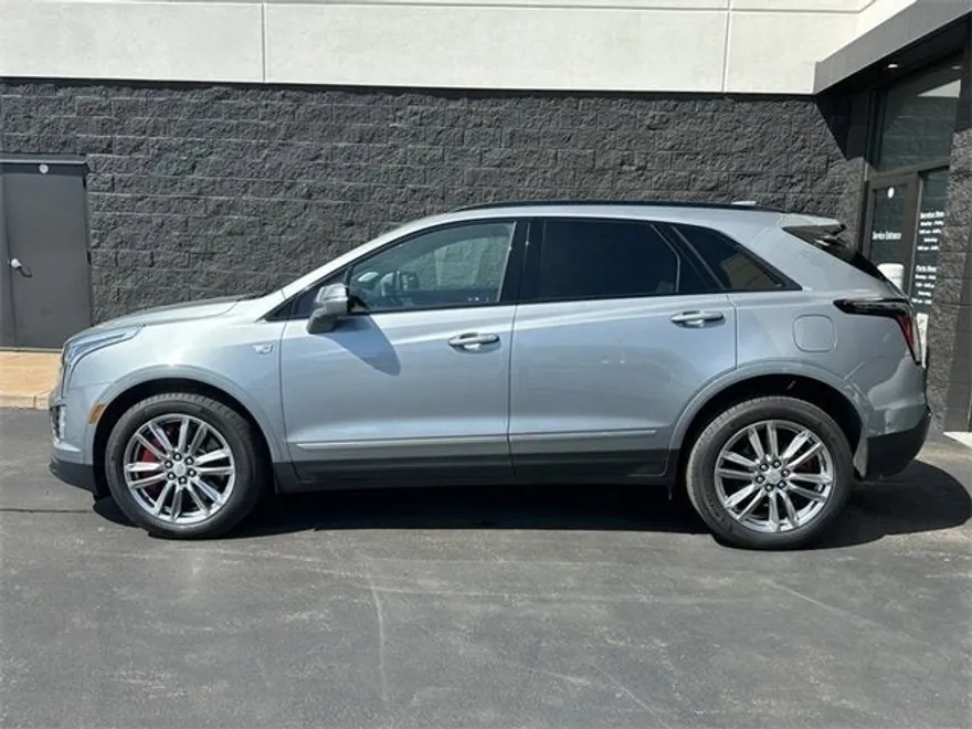 2025 Cadillac XT5 Sport photo 1