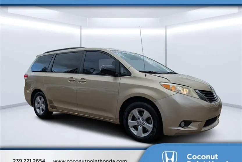 2011 Toyota Sienna Base photo 1