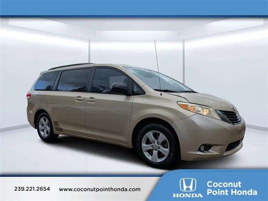 2011 Toyota Sienna Base photo 1