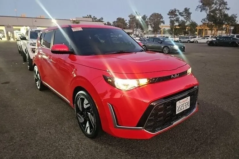2023 Kia Soul GT-Line photo 1