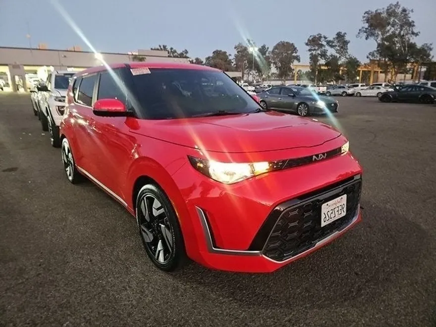 2023 Kia Soul GT-Line photo 1