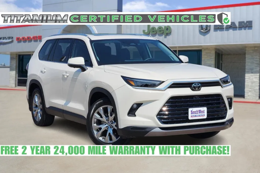 2024 Toyota RAV4 LE photo 1