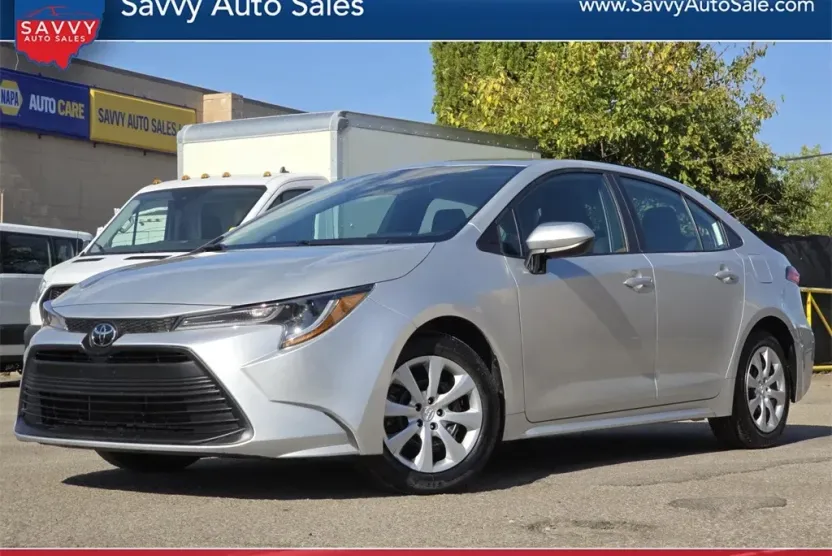 2024 Toyota Corolla LE photo 1