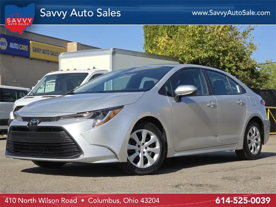 2024 Toyota Corolla LE photo 1