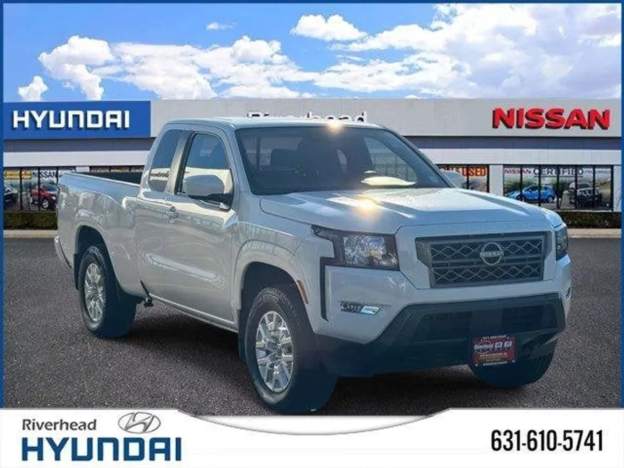 2024 Nissan Frontier SV photo 1