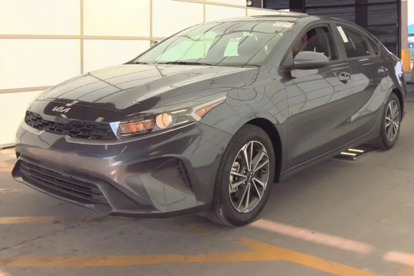 2024 Kia Forte LXS photo 1