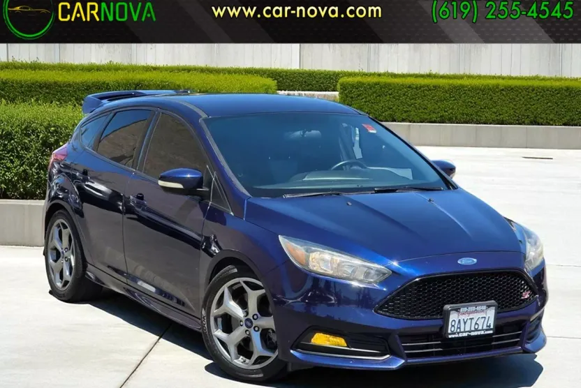 2017 Ford Focus ST photo 1