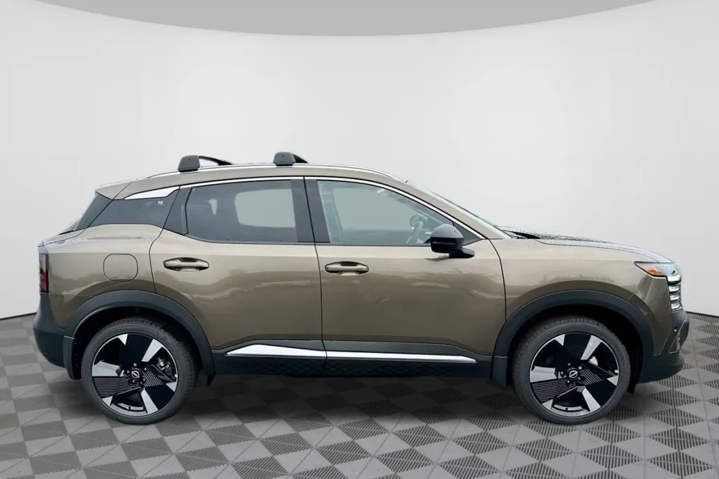 2026 Nissan Kicks SR photo 1