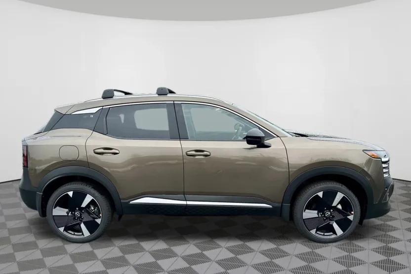 2026 Nissan Kicks SR photo 1