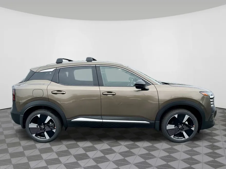 2026 Nissan Kicks SR photo 1
