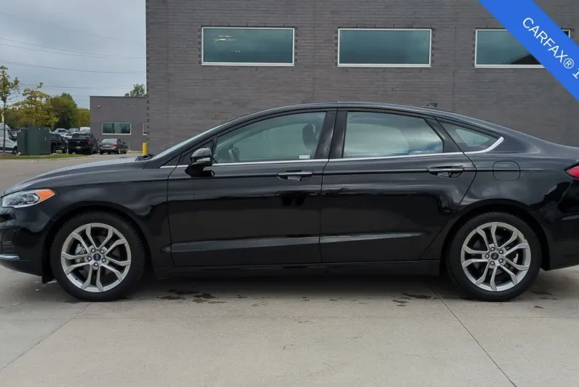 2020 Ford Fusion SEL photo 1