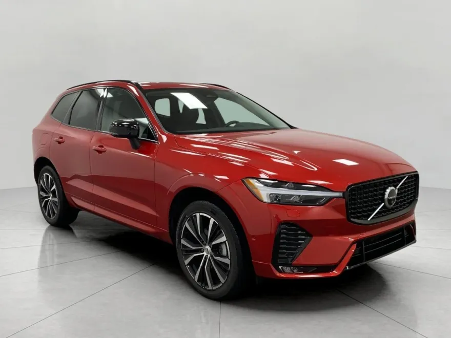 2025 Volvo XC60 B5 Plus photo 1