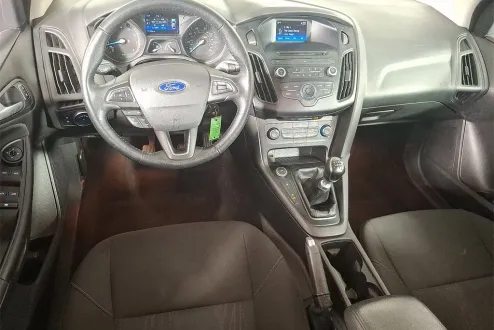 2015 Ford Focus SE photo 2