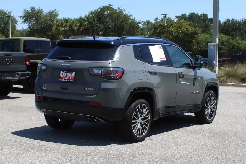 2022 Jeep Compass Limited photo 1