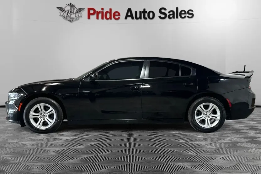 2020 Dodge Charger SXT photo 1
