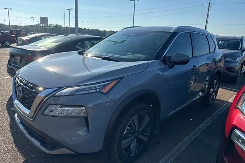 2023 Nissan Rogue SL photo 1
