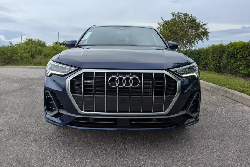2025 Audi Q3 45 TFSI S line Premium photo 1