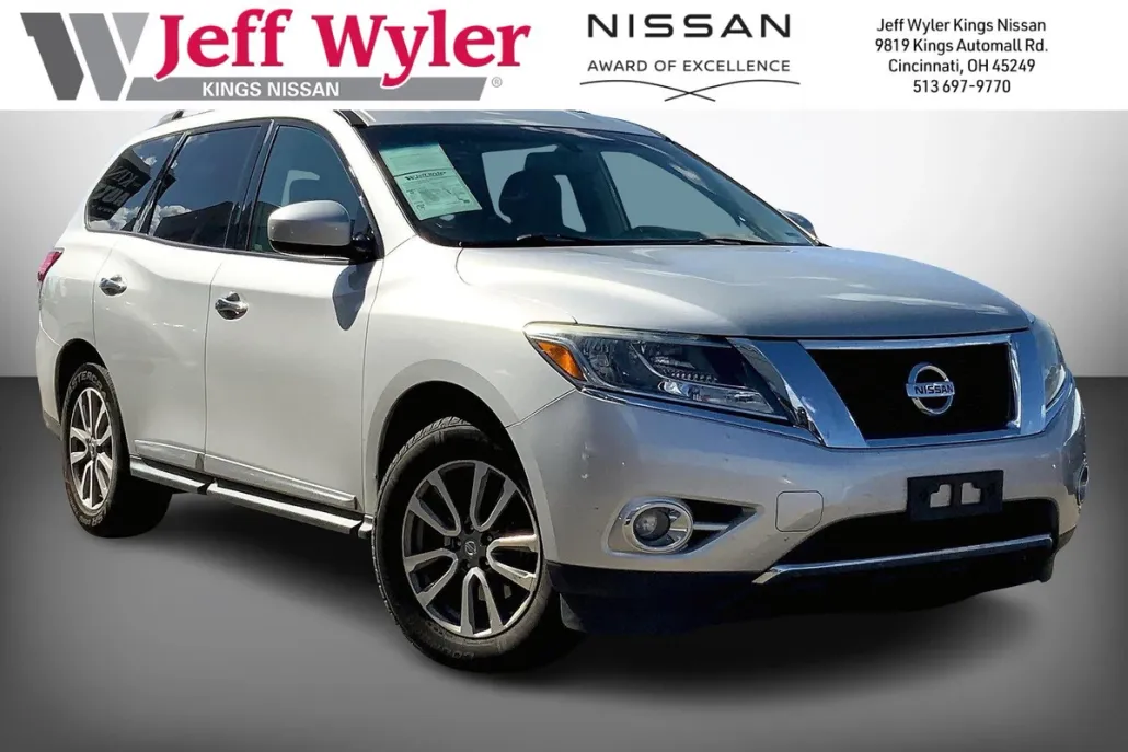2016 Nissan Pathfinder SL photo 1