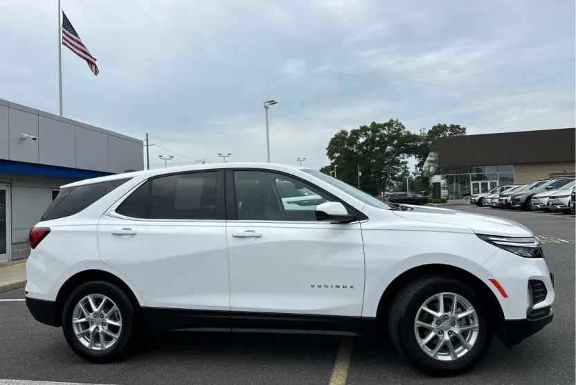 2023 Chevrolet Equinox photo 1