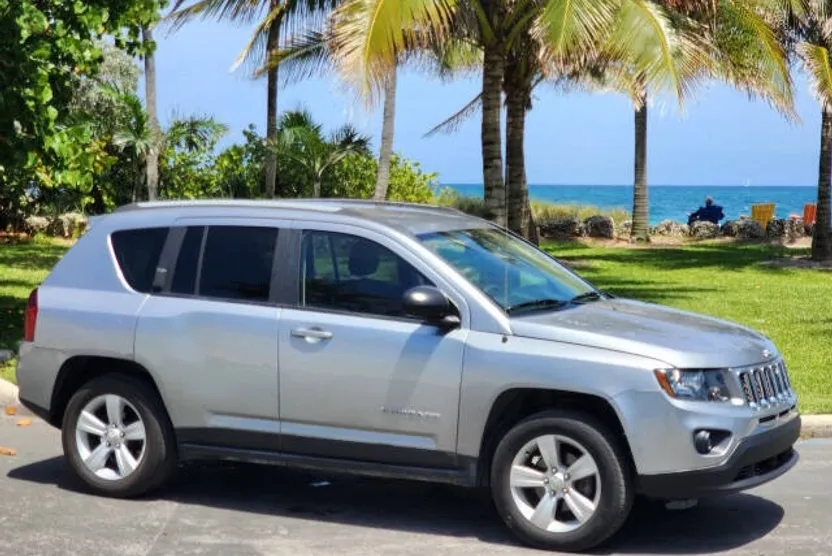 2017 Jeep Compass Sport photo 1