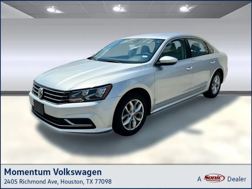 2017 Volkswagen Passat S photo 1