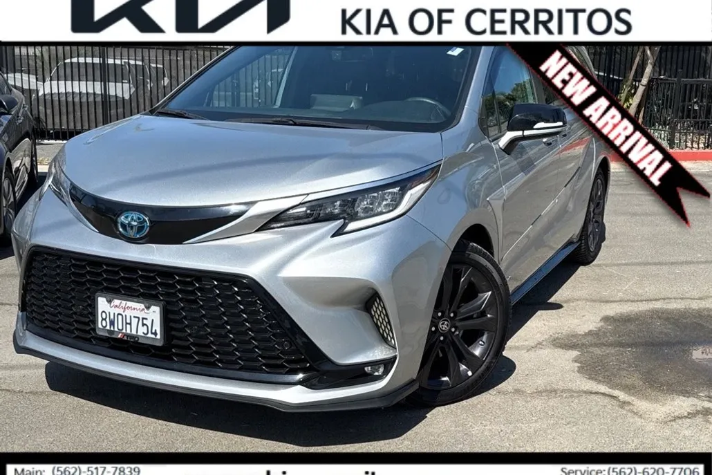 2021 Toyota Sienna XSE photo 1