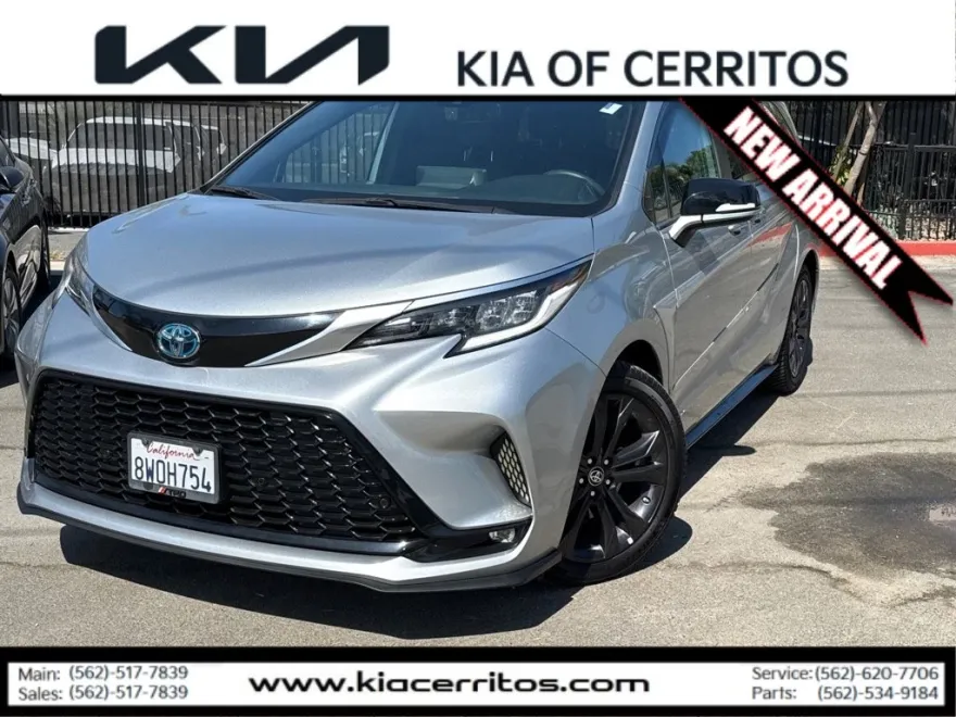 2021 Toyota Sienna XSE photo 1