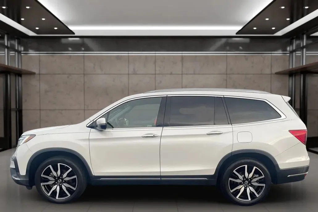 2021 Honda Pilot Touring Sport photo 1