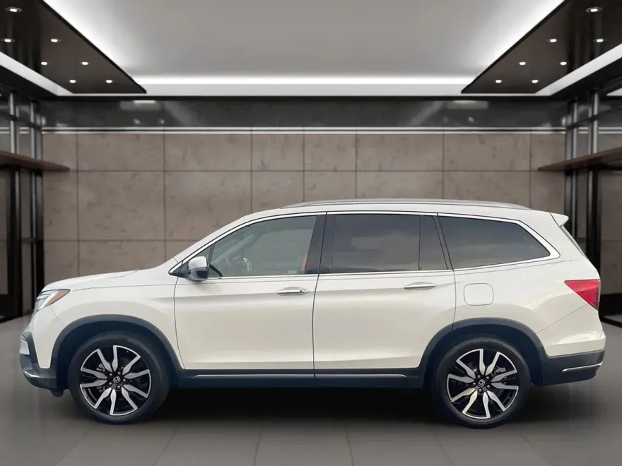 2021 Honda Pilot Touring Sport photo 1