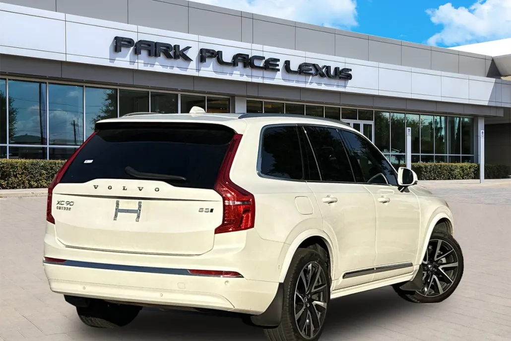 2025 Volvo XC90 B5 Plus photo 1
