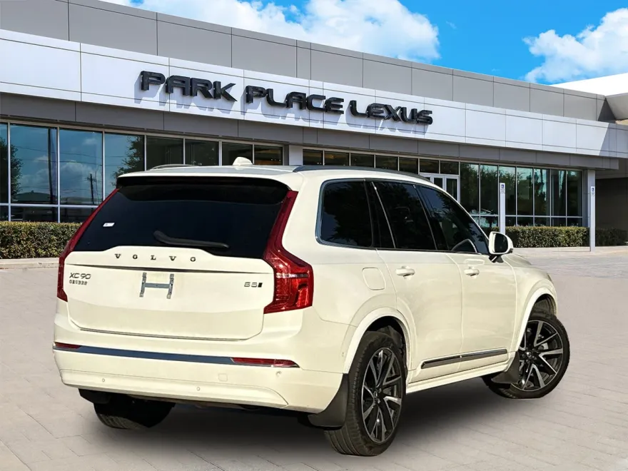 2025 Volvo XC90 B5 Plus photo 1