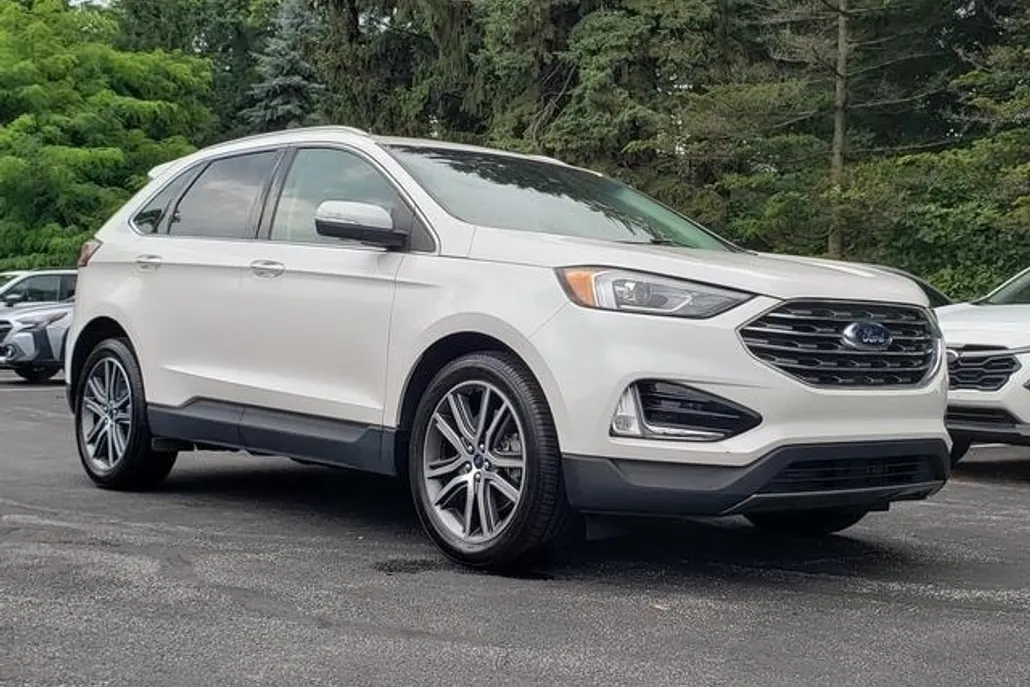 2019 Ford Edge Titanium photo 1